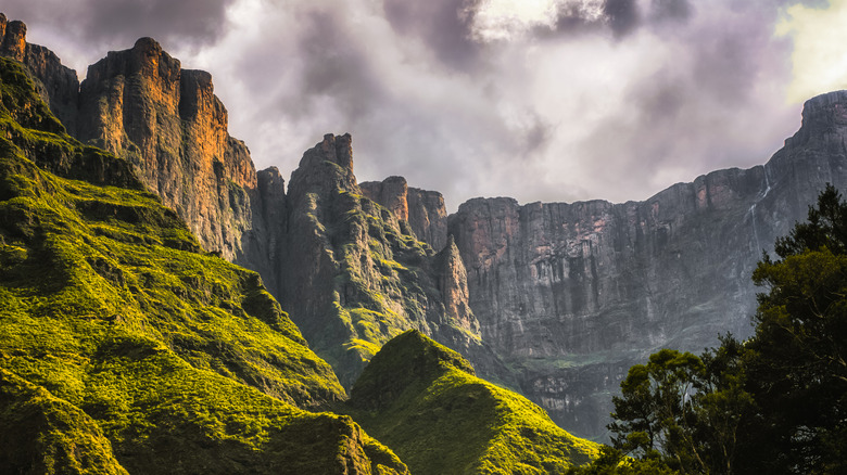 drakensburg amphitheatre and tugela falls