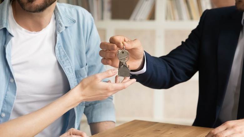 couple receiving keys