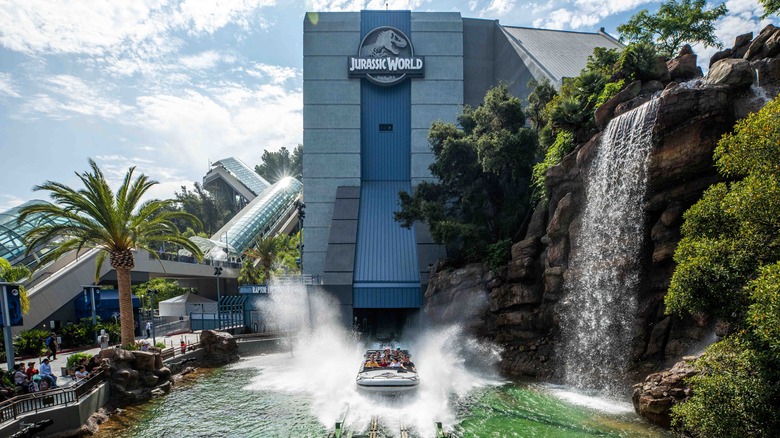 Boat splashing at Jurassic World The Ride