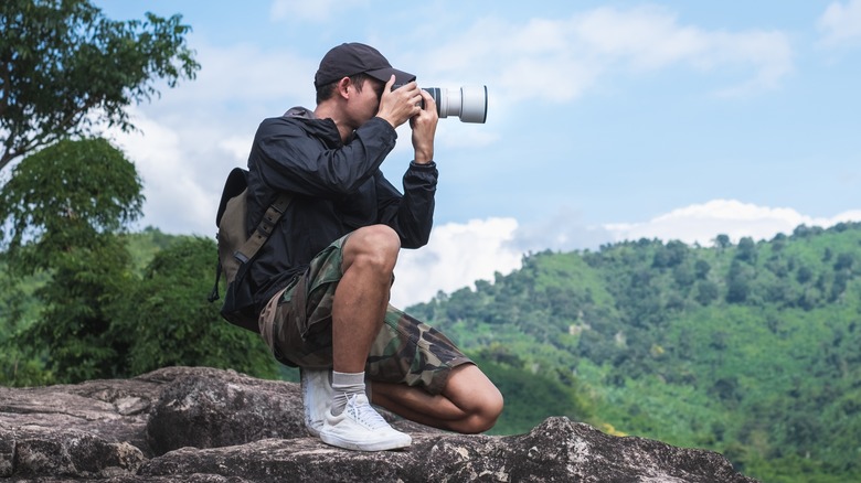 Traveling couple photographing city