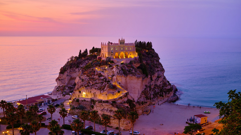 Tropea skyline