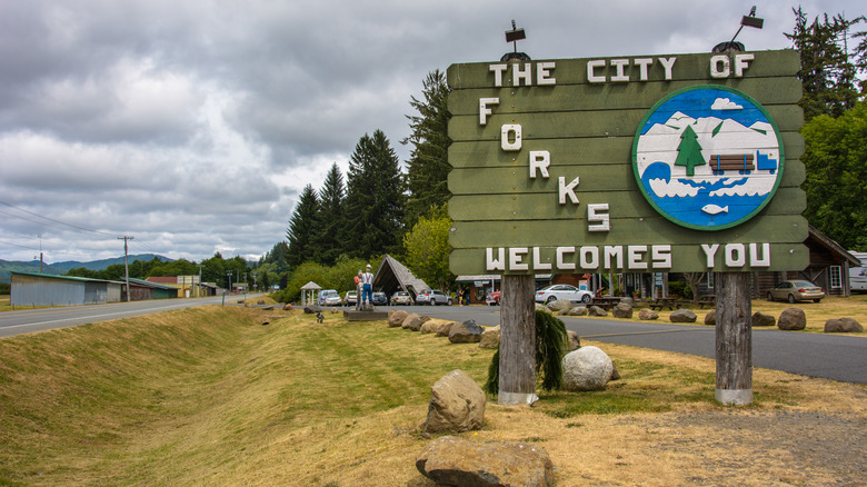 Forks, Washington welcome sign 