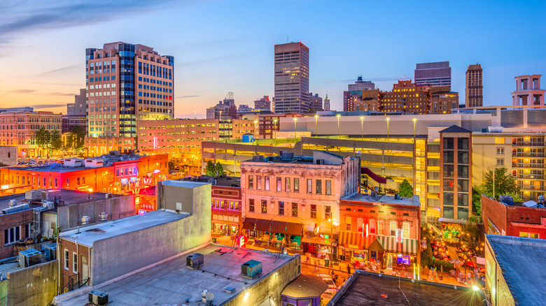 Memphis, Tennessee, skyline at dusk