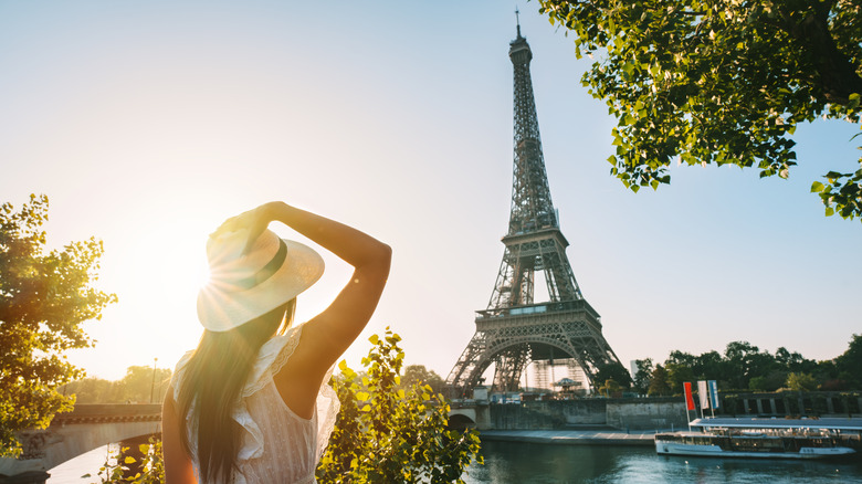 tourist at the Eiffel Tower